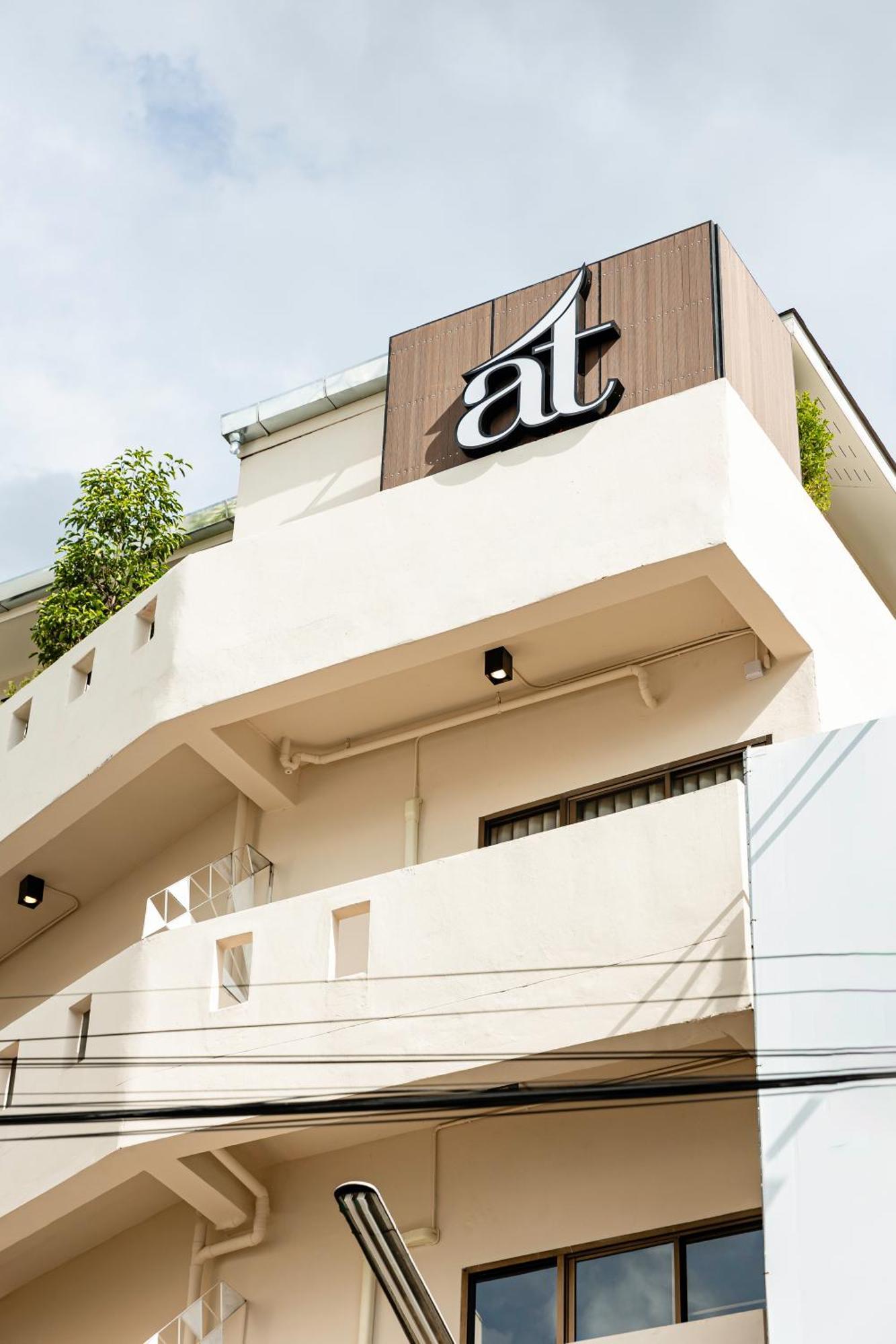 At Thaphae Hostel Chiang Mai Exterior foto